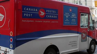 canada-post-mail-delivery-truck