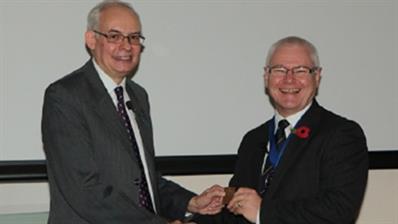 fenning-receives-plaquette-frank-walton