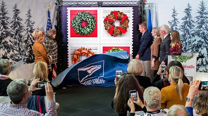 holiday-wreaths-stamps-unveiled