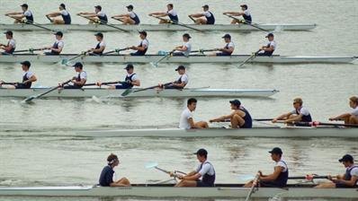 team-rowing-race