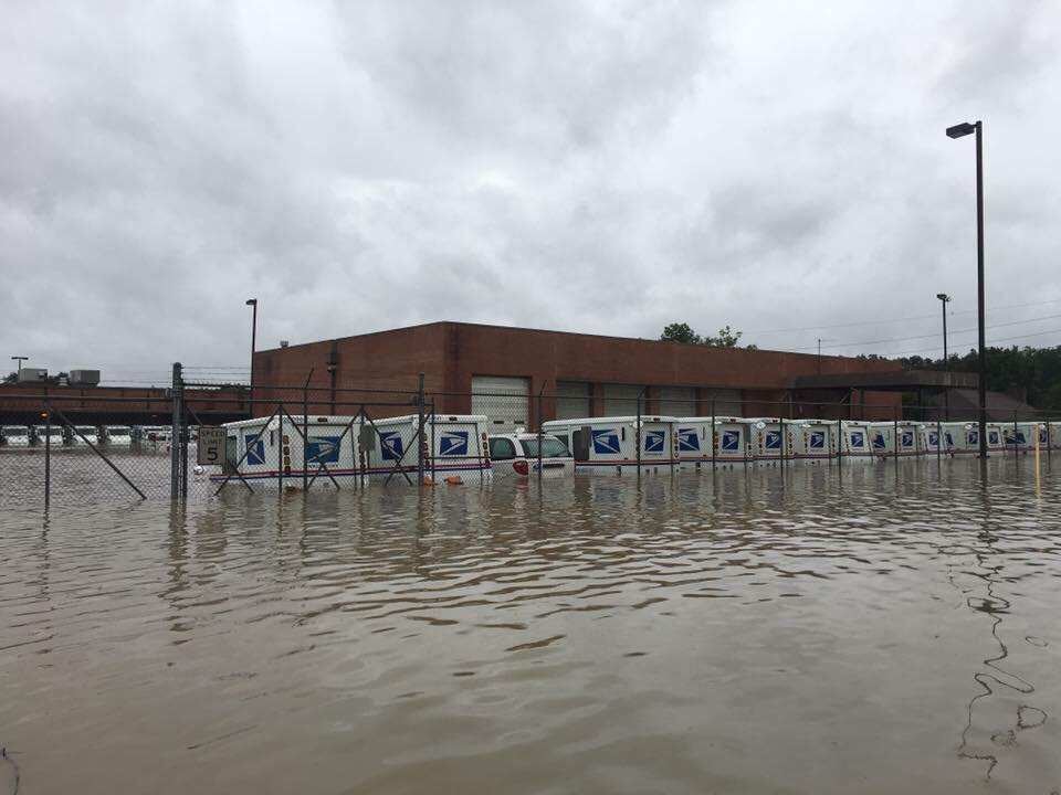 texas-post-office-flood-trucks